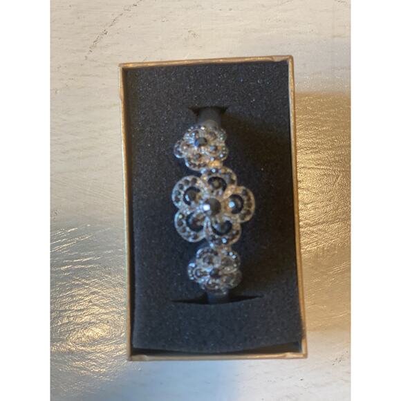 Monet Jewelry - Monet Stretch‎ Silver Bangle Bracelet – EUC